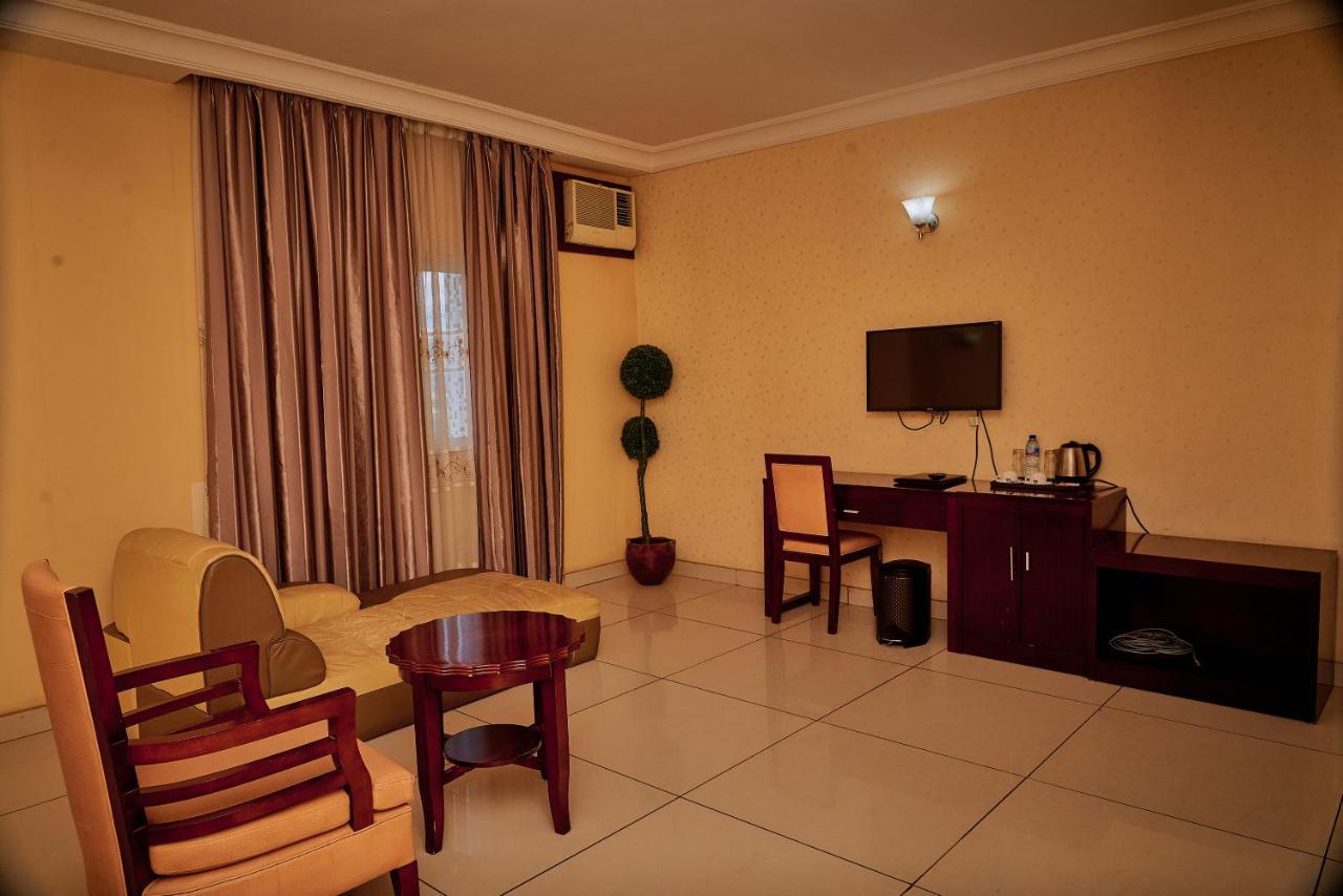 Barcelona Hotels, Abuja Mobushipe Экстерьер фото