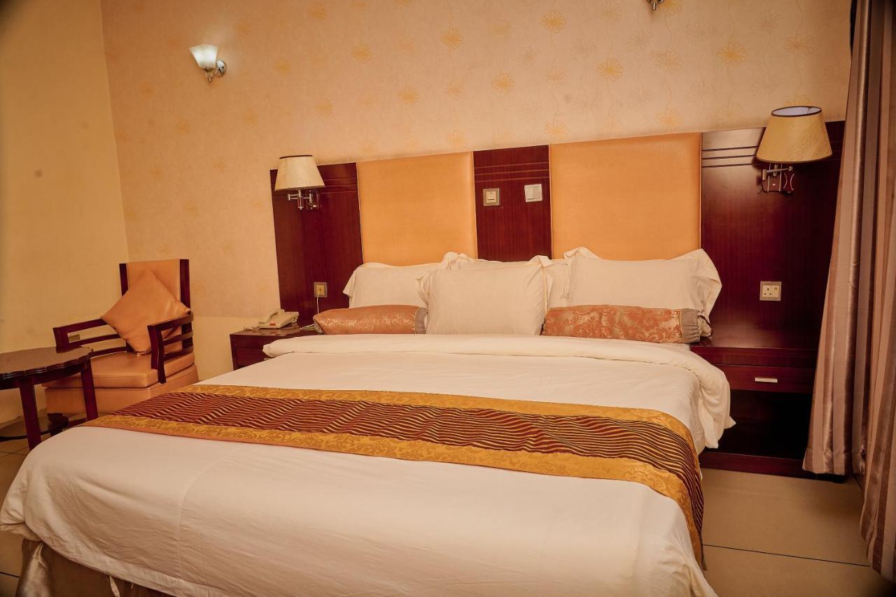 Barcelona Hotels, Abuja Mobushipe Экстерьер фото