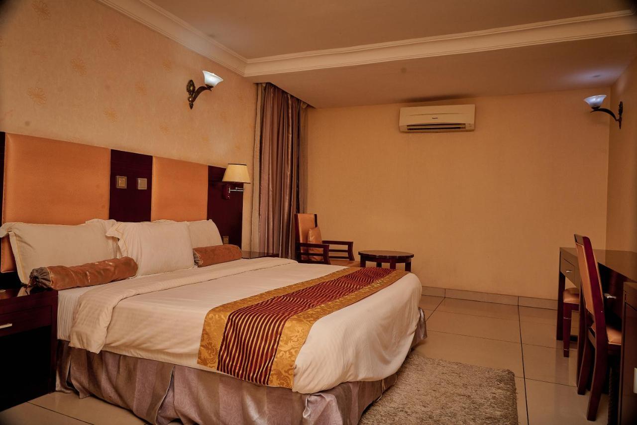 Barcelona Hotels, Abuja Mobushipe Экстерьер фото