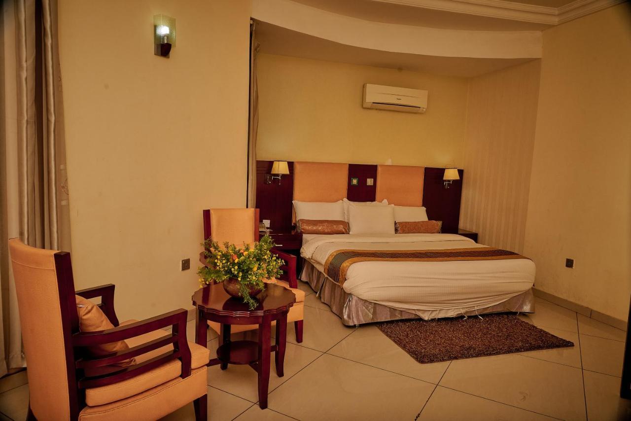 Barcelona Hotels, Abuja Mobushipe Экстерьер фото