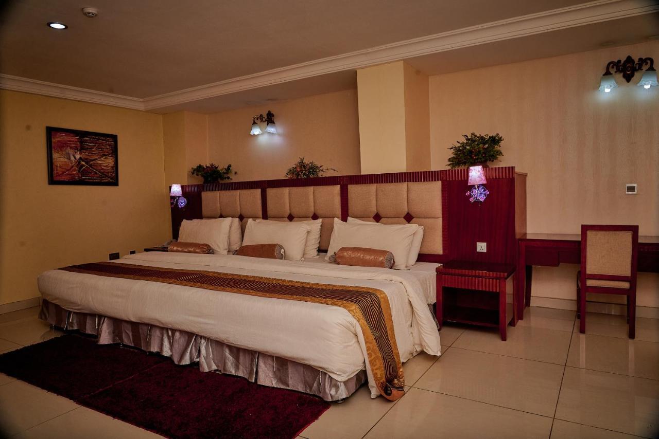 Barcelona Hotels, Abuja Mobushipe Экстерьер фото