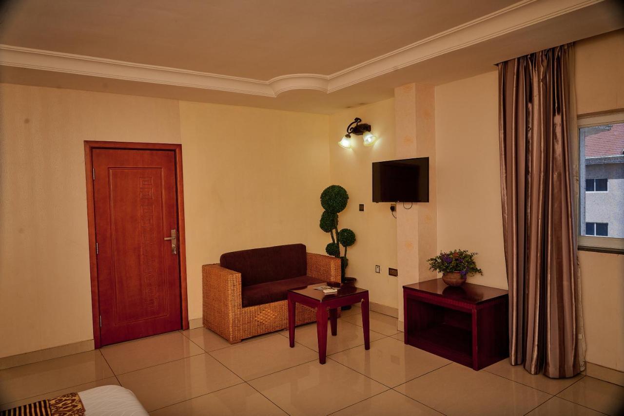 Barcelona Hotels, Abuja Mobushipe Экстерьер фото