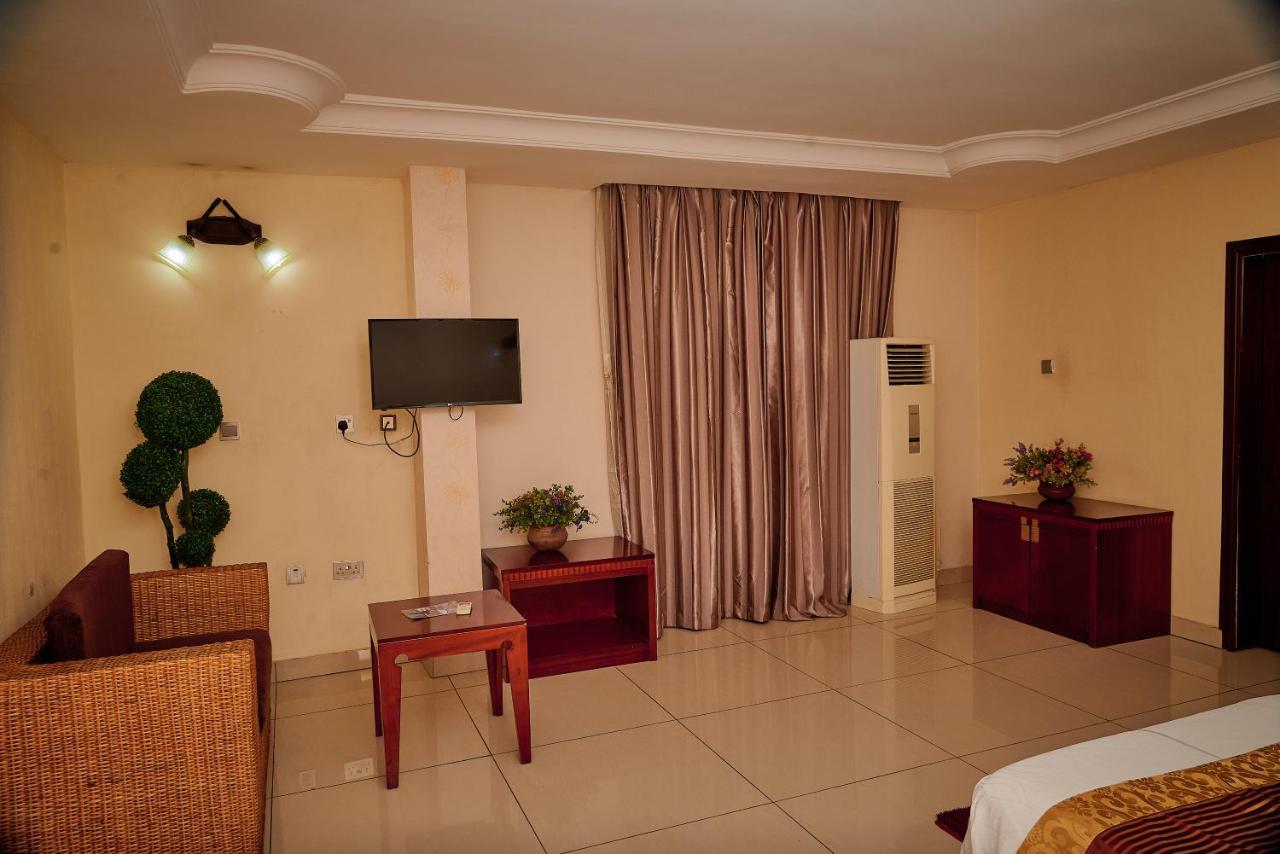 Barcelona Hotels, Abuja Mobushipe Экстерьер фото