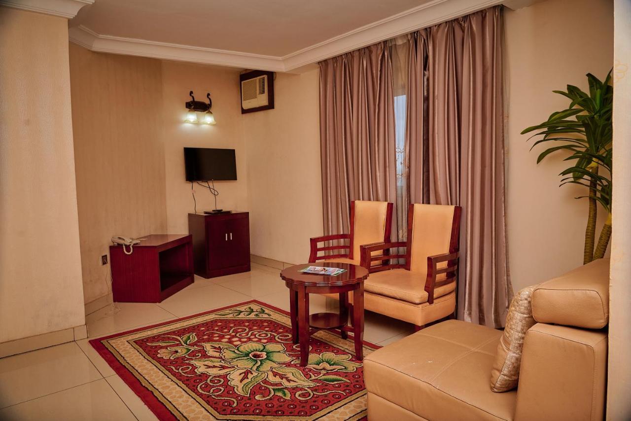 Barcelona Hotels, Abuja Mobushipe Экстерьер фото