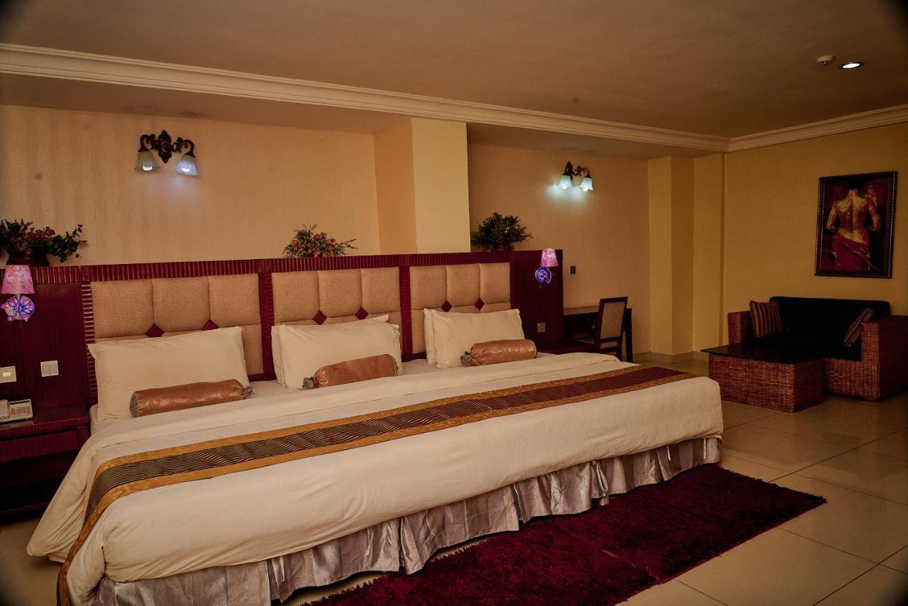 Barcelona Hotels, Abuja Mobushipe Экстерьер фото