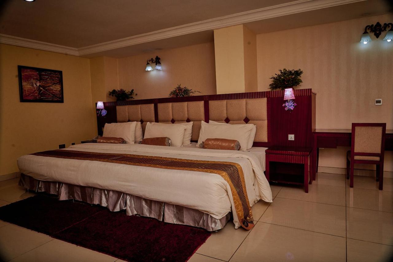 Barcelona Hotels, Abuja Mobushipe Экстерьер фото