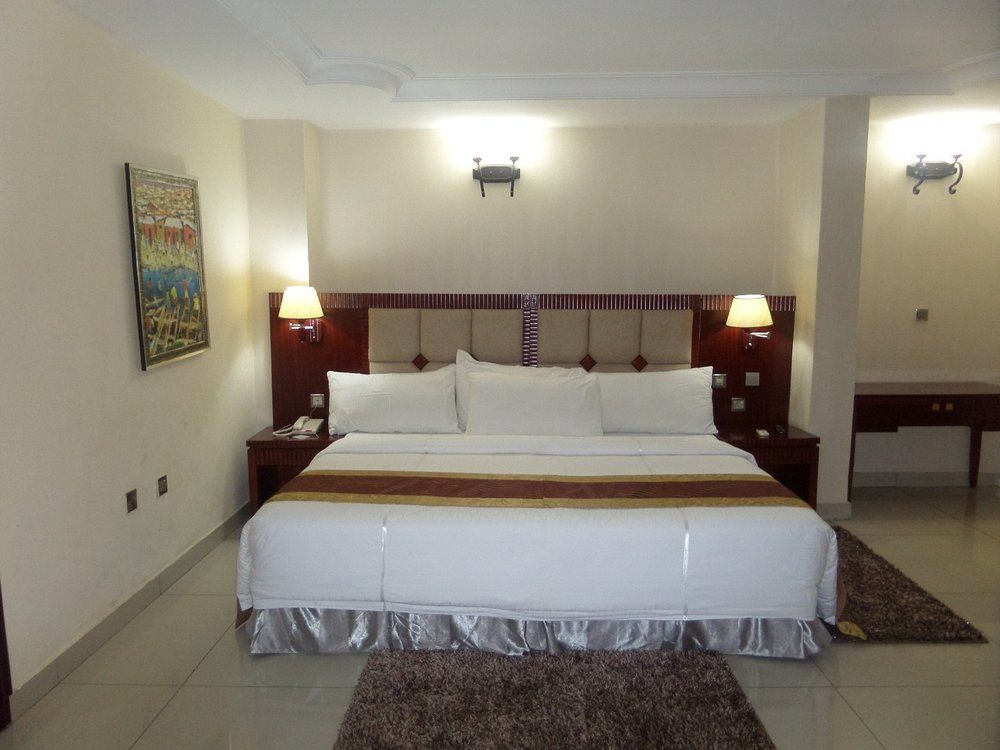 Barcelona Hotels, Abuja Mobushipe Экстерьер фото