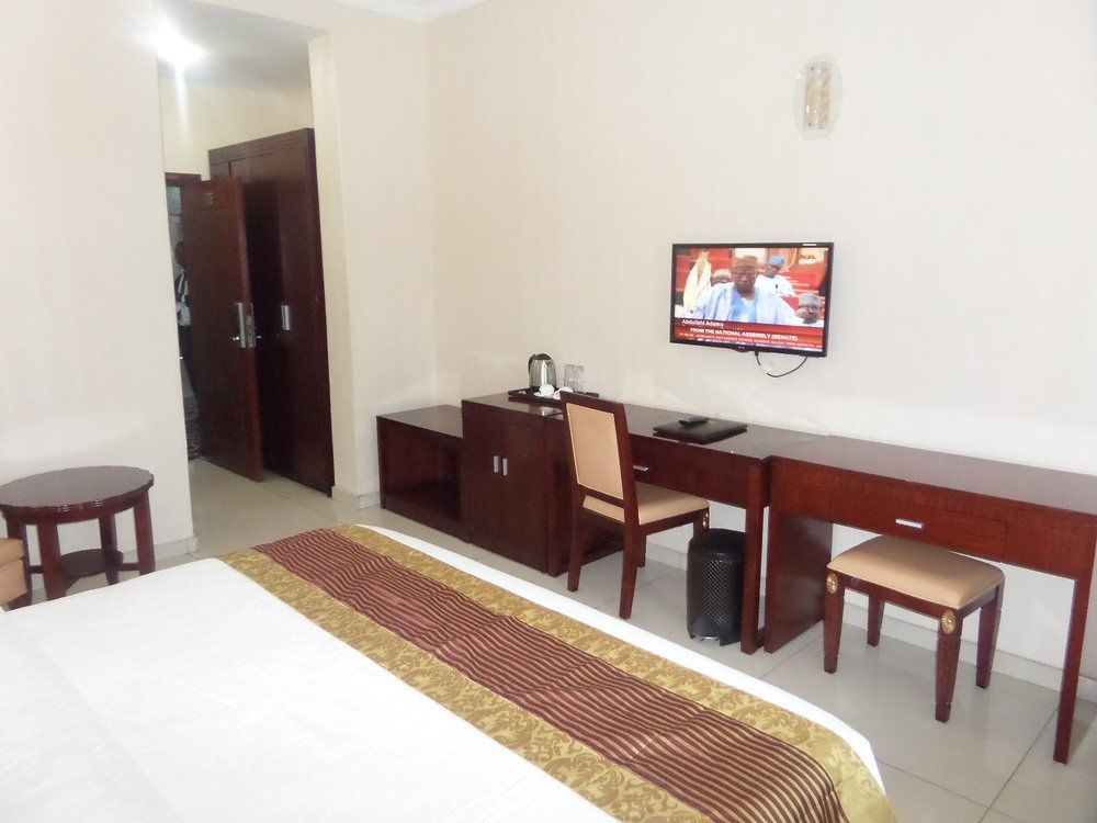 Barcelona Hotels, Abuja Mobushipe Экстерьер фото