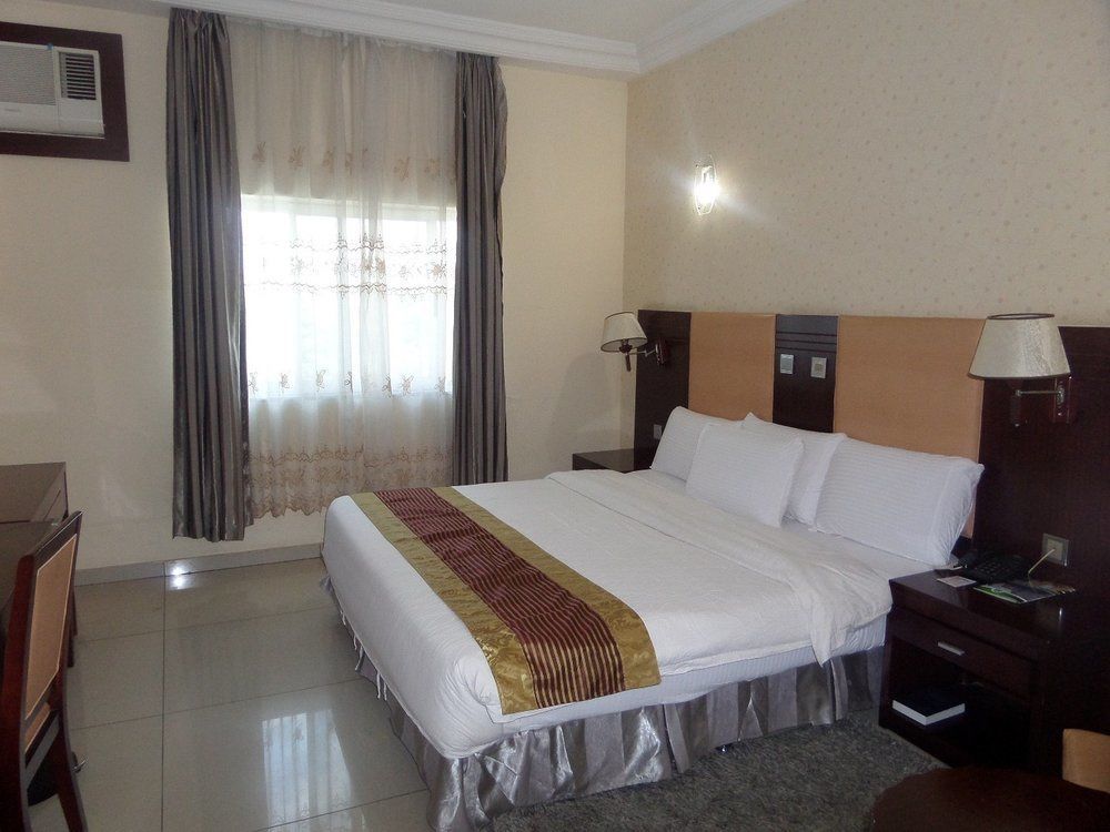 Barcelona Hotels, Abuja Mobushipe Экстерьер фото