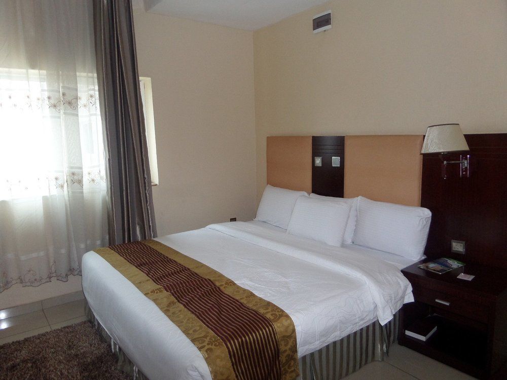 Barcelona Hotels, Abuja Mobushipe Экстерьер фото