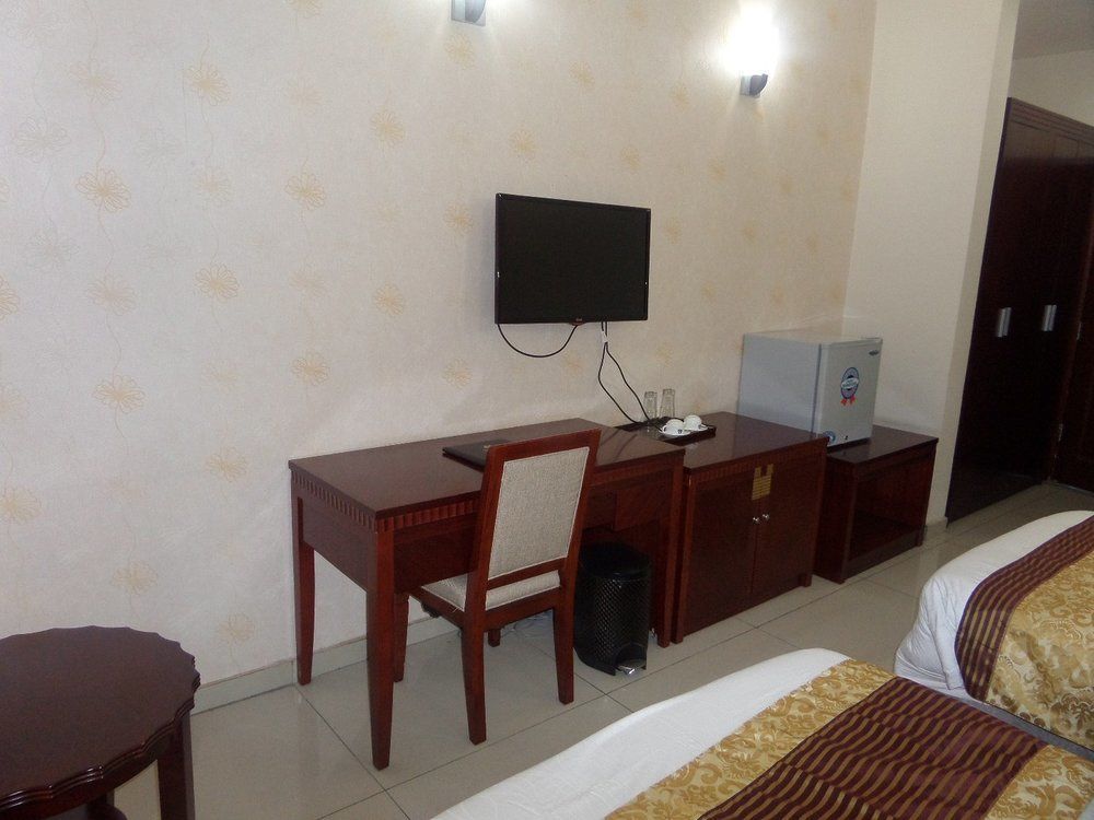 Barcelona Hotels, Abuja Mobushipe Экстерьер фото