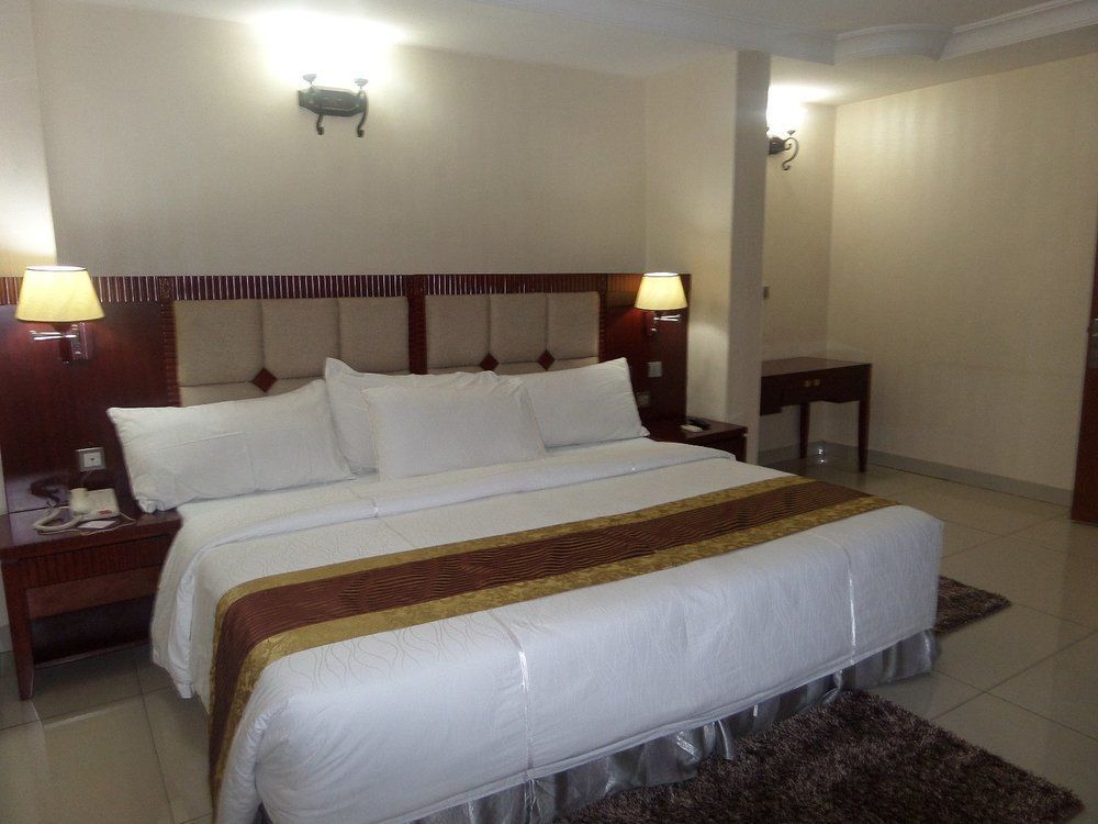 Barcelona Hotels, Abuja Mobushipe Экстерьер фото