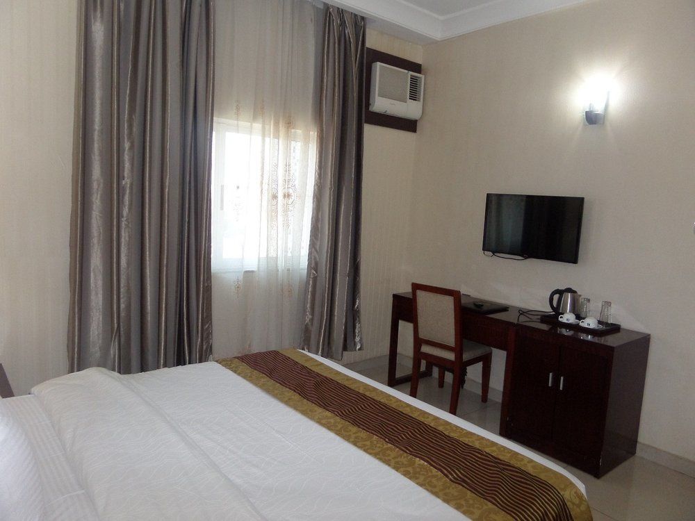 Barcelona Hotels, Abuja Mobushipe Экстерьер фото