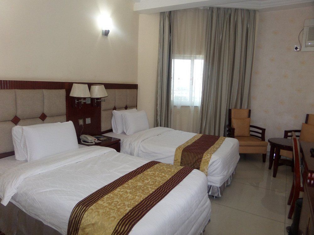 Barcelona Hotels, Abuja Mobushipe Экстерьер фото