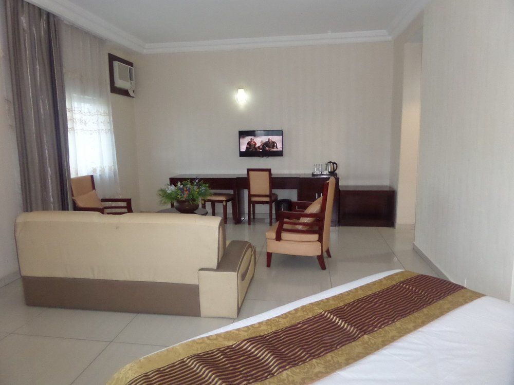 Barcelona Hotels, Abuja Mobushipe Экстерьер фото