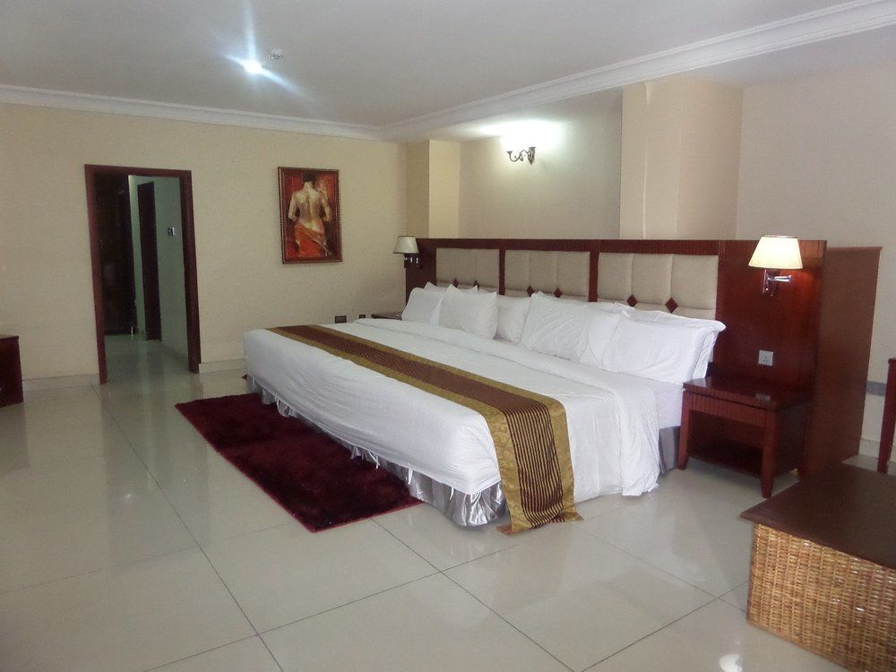 Barcelona Hotels, Abuja Mobushipe Экстерьер фото