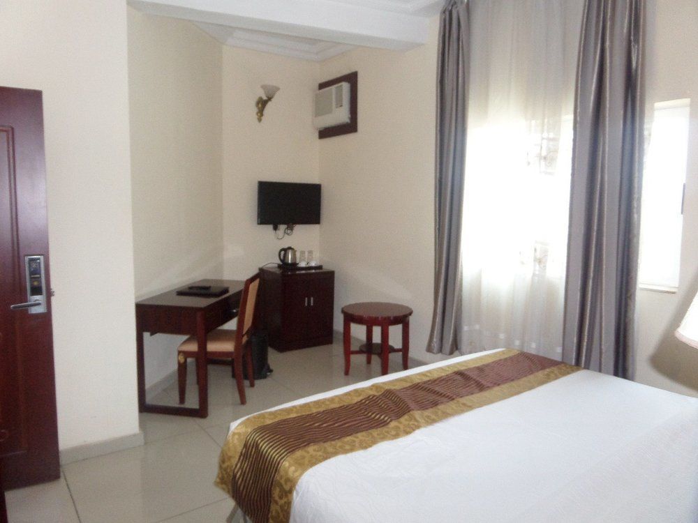 Barcelona Hotels, Abuja Mobushipe Экстерьер фото