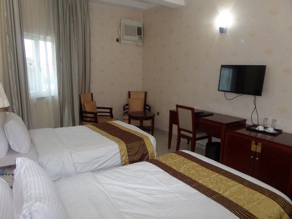 Barcelona Hotels, Abuja Mobushipe Экстерьер фото